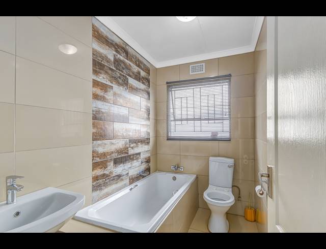 4 BEDROOM FREEHOLD FOR SALE IN COSMO CITY